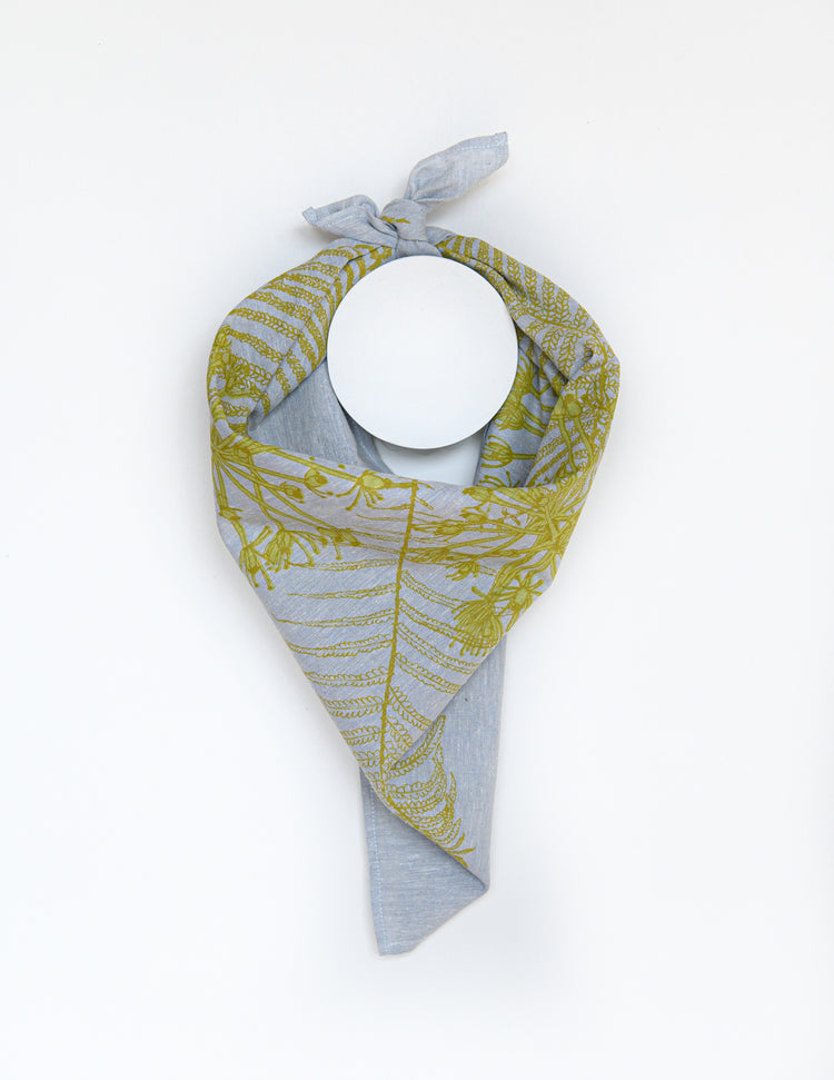 Bandana bleu et vert, plantes indigènes