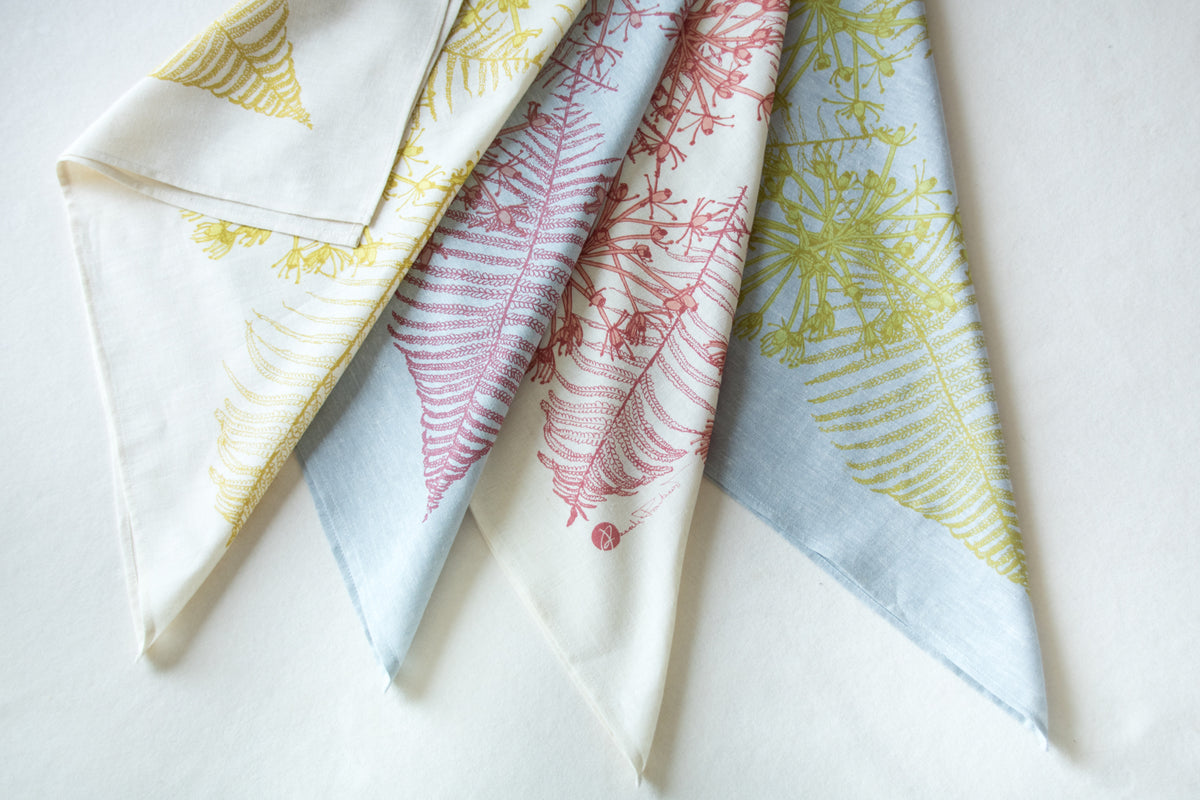 Bandana bleu et rose , plantes indigènes