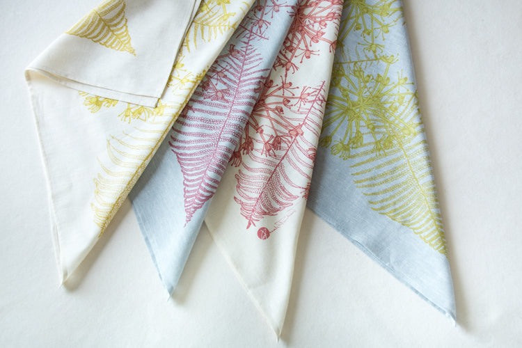 Bandana bleu et rose , plantes indigènes
